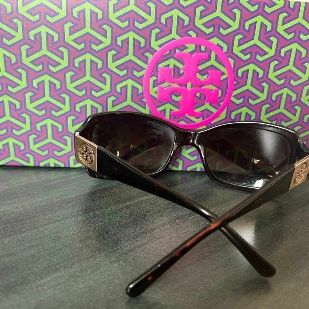 Tory Burch Sunglasses Frames in EUC Slight Cat Eye Tortoise Shell